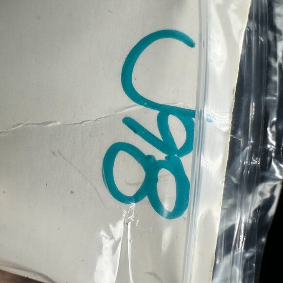 Vintage Avon Juliet Cross Necklace Gold Tone Green Lucite Rope Chain 30 Inch - Picture 9 of 9